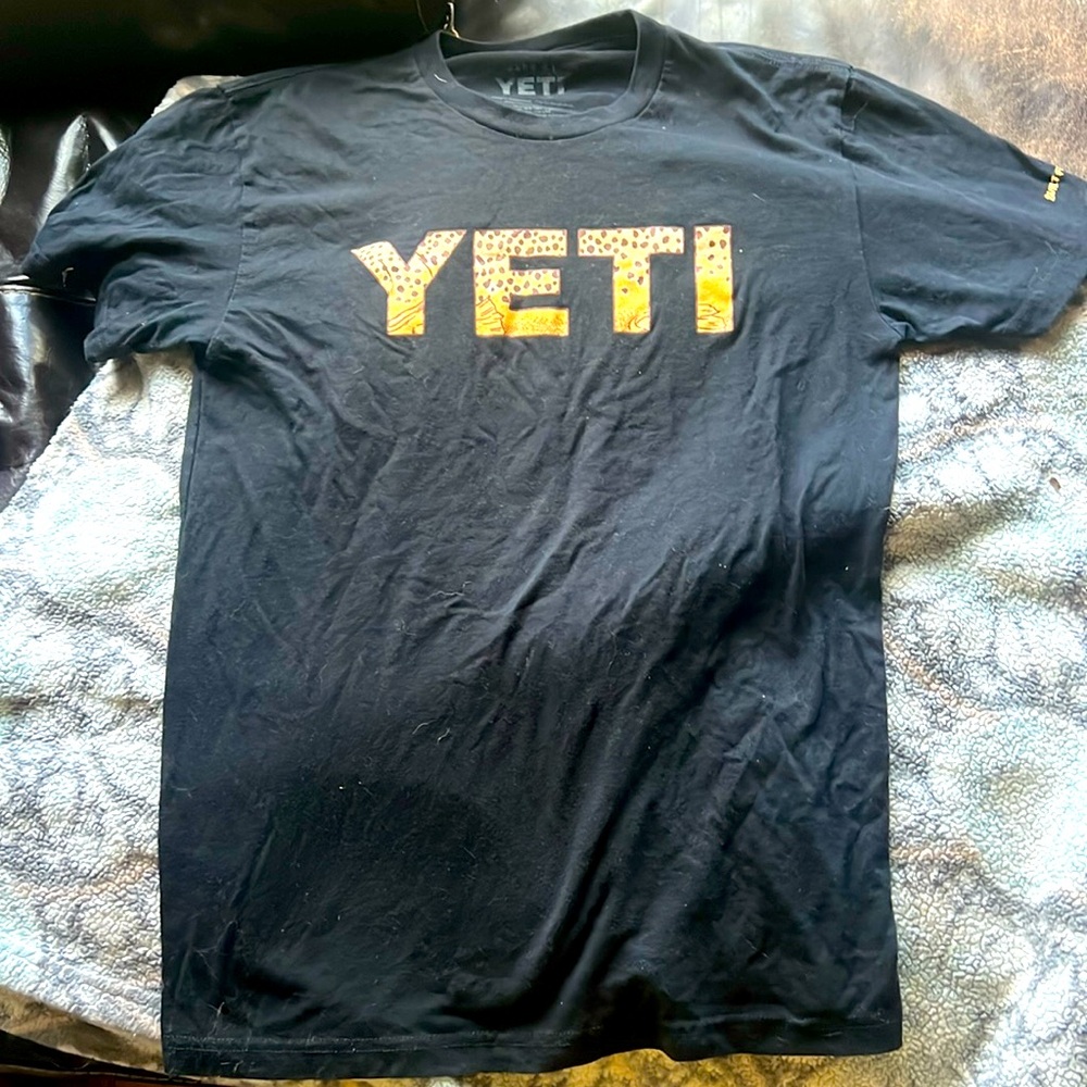 Small yeti animal print t-shirt